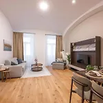 Apartment Luxe - With Aircondition!