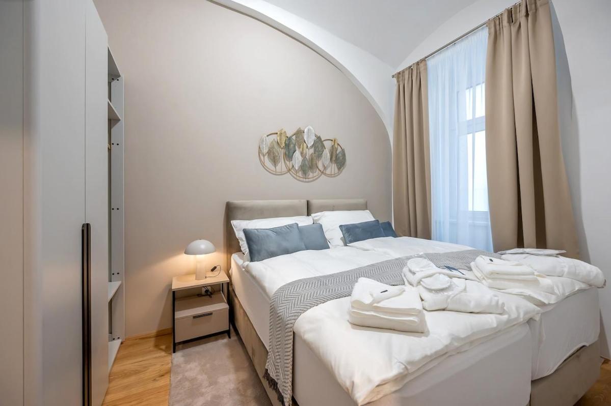 Luxe - With Aircondition! *