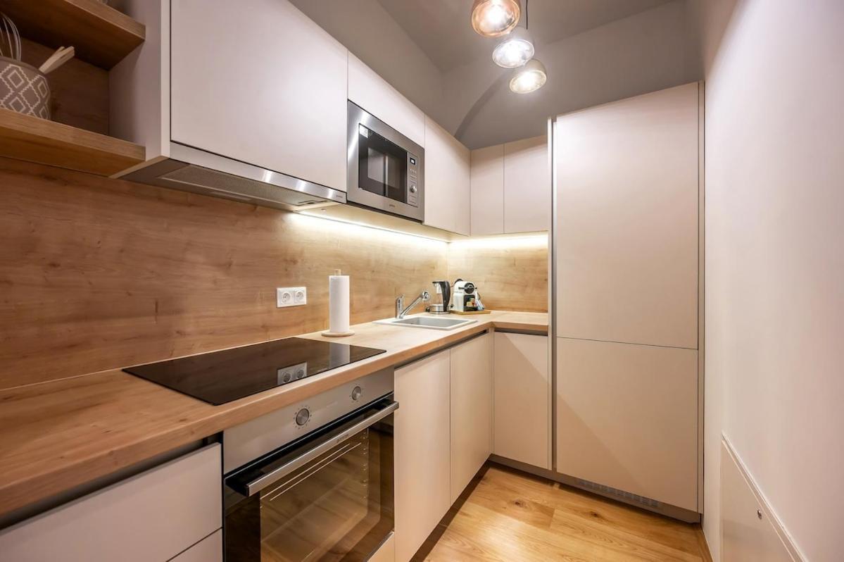 Luxe - With Aircondition! Apartment *